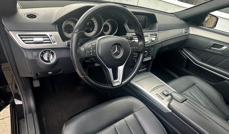 
								Mercedes Classe E full									